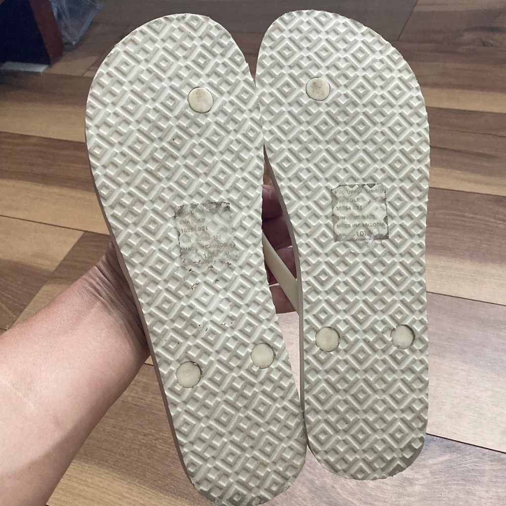 Tory Burch Off White Pearl Flip Flip Sandals - Picture 5 of 6